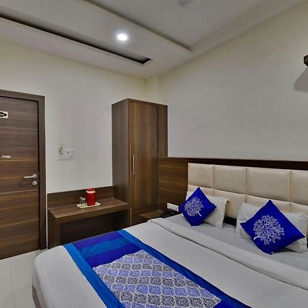 Hotel Amar Palace Уджайн Екстериор снимка